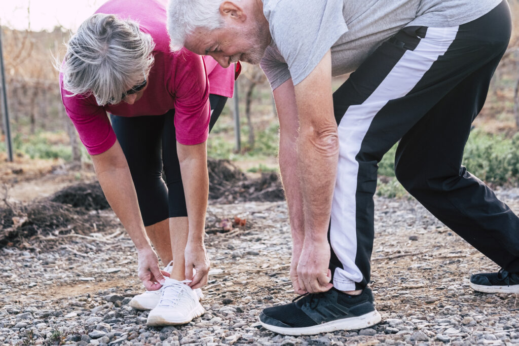 come rinforzare muscoli gambe anziani 