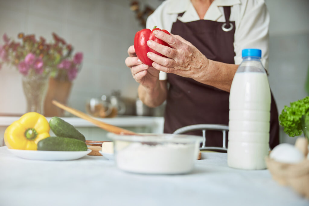 Come Mantenere il Colesterolo Sano nella Terza Età: Consigli e Strategie